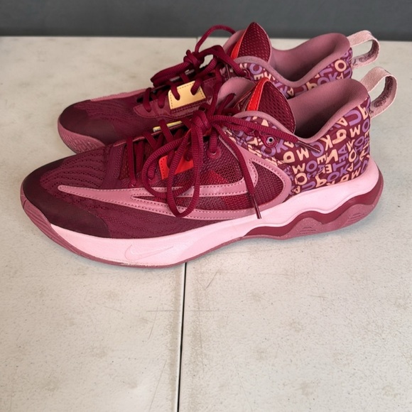 Men’s Nike Giannis Immortality 3 Basketball Shoes Size 10.5,  Red, Pink EUC - Picture 4 of 8